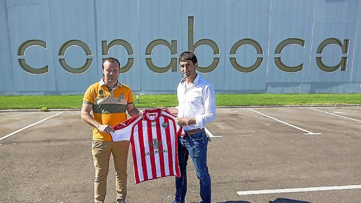 Turiel (derecha), junto al presidente.-DIEGO RAYACES