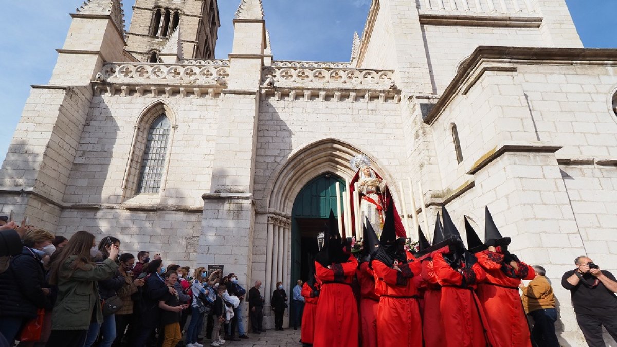 Procesión del Santísimo Cristo de la Preciosísima Sangre y María Santísima de la Caridad. - PHOTOGENIC