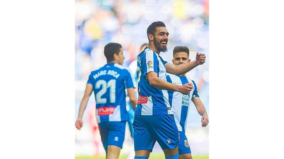 Borja Iglesias celebra el tanto anotado contra el Real Valladolid la pasada temporada en el RCDE Stadium.-E. M.