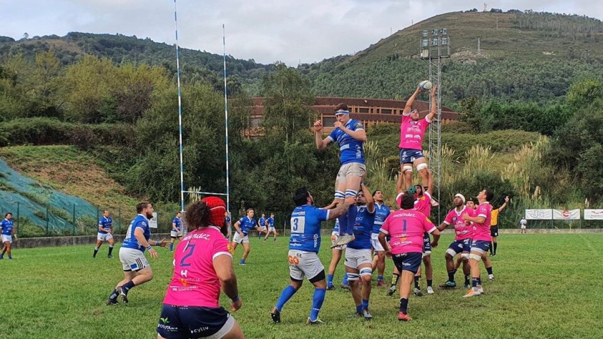 El VRAC disputa una touch en el Torneo de San Mateo. / VRAC