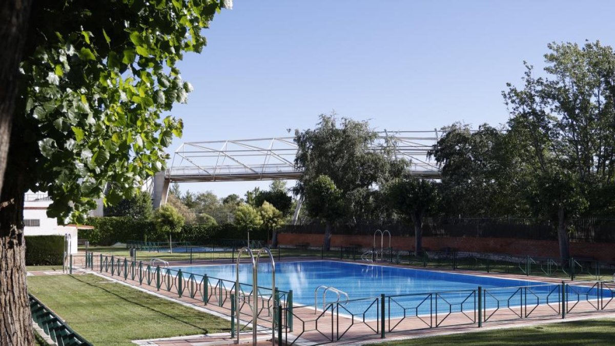 Piscinas del complejo deportivo Juan de Austria.- PHOTOGENIC