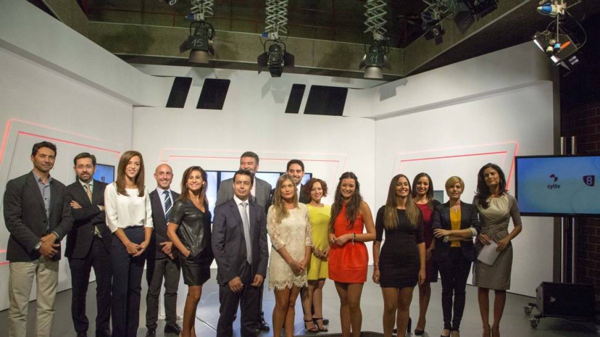Acto de presentación de la nueva programación de RTVCyL, en la facultad de comunicación de la UPSA. En la imagen foto del equipo de profesionales del medio-Ical
