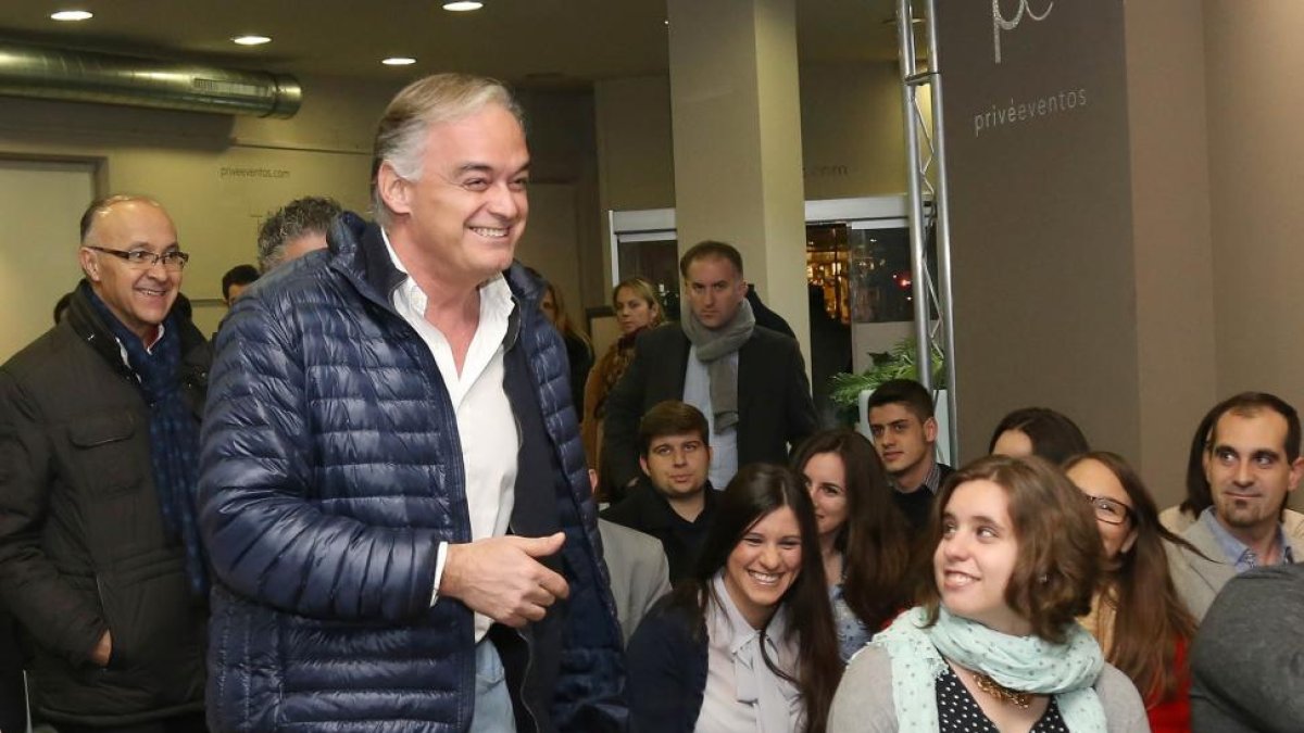Esteban González Pons, participa en un acto de Nuevas Generaciones de Valladolid.-ICAL