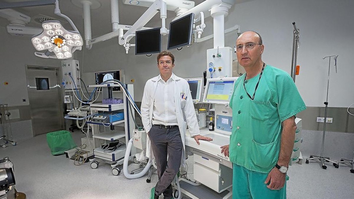 Pablo Jorge Monjas y Eduardo Tamayo en las instalaciones del Hospital Clínico Universitario de Valladolid-Pablo Requejo
