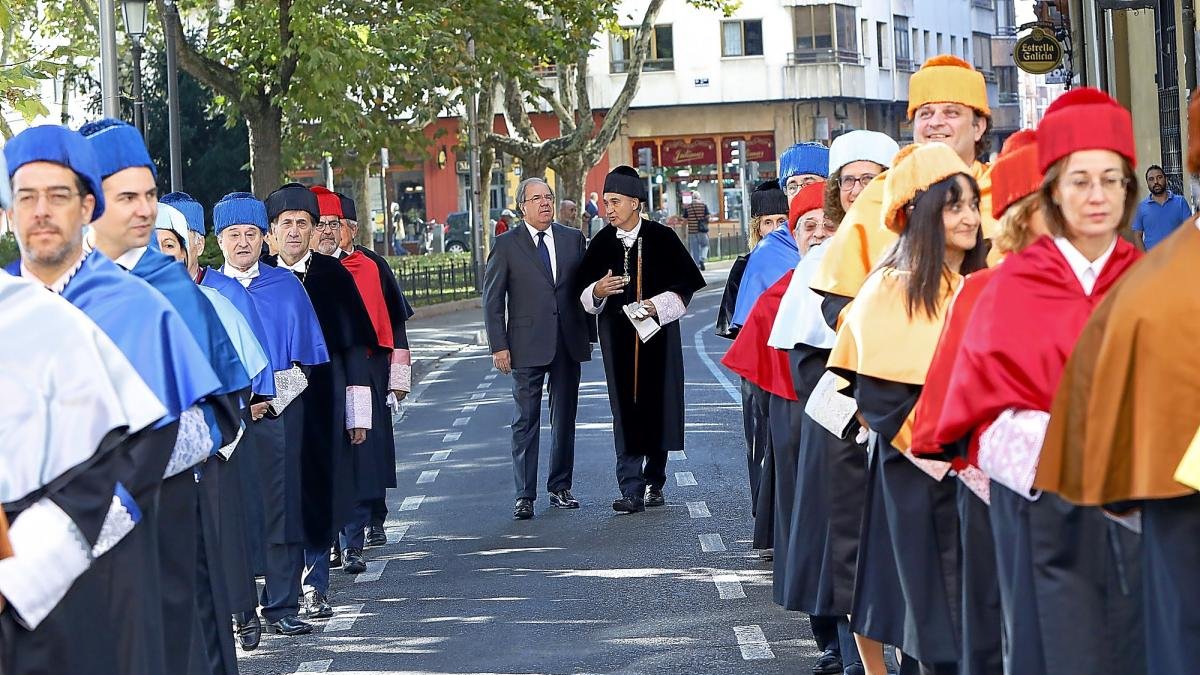 El presidente de la Junta de Castilla y León, Juan Vicente Herrera, y el rector de la Universidad de Valladolid, Antonio Largo, acuden a la apertura del curso en las universidades de la regíon.-J.M. LOSTAU