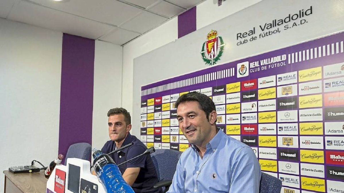 Braulio, junto a Villar en la sala de prensa.-M.Á. Santos