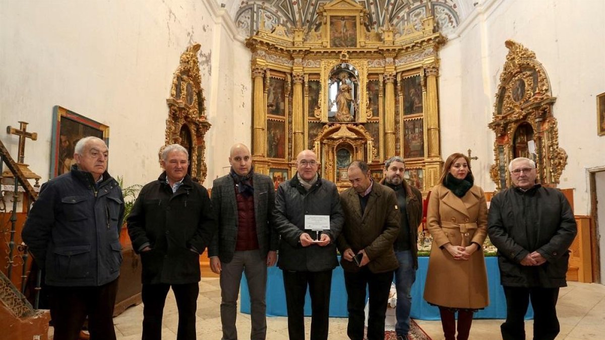 Presentación de la cartela en el retablo de Ventosa de la Cuesta.-EUROPA PRESS
