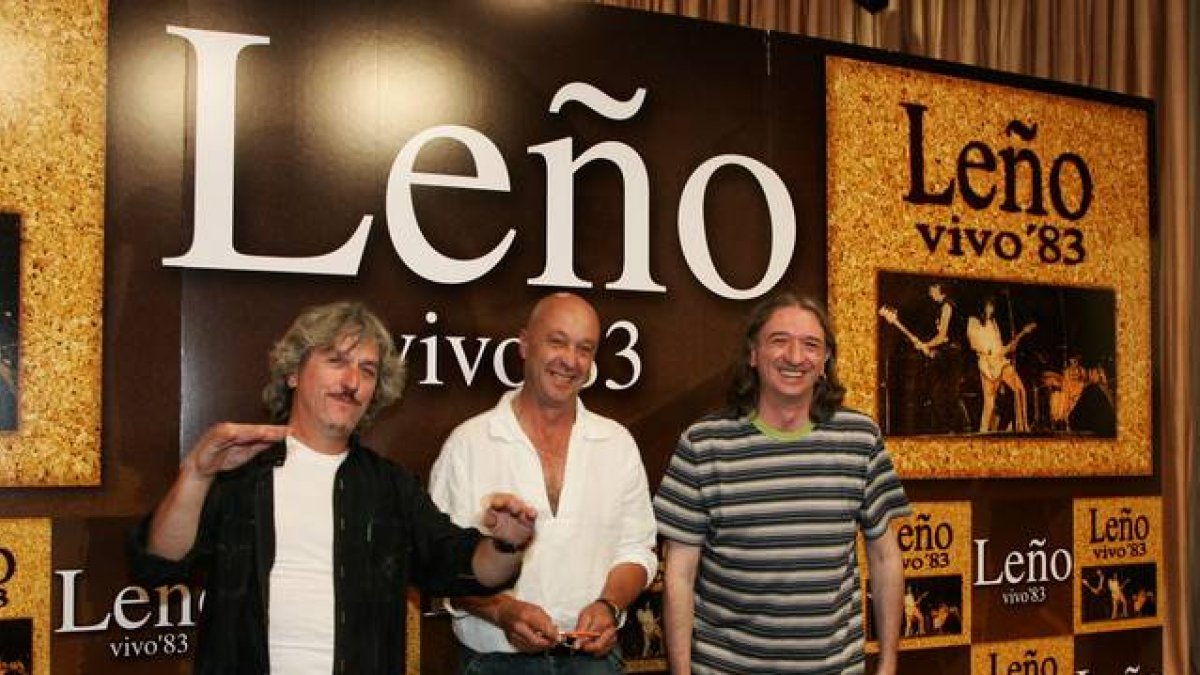 Foto del 13-6-06 en la presentación de un disco de Leño en Madrid. De izquierda a derecha, Ramiro Peñas, Tony Urbano y Rosendo-