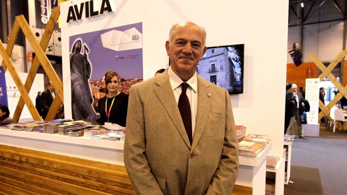 El presidente de la diputación de Ávila, Agustín González, presenta la oferta turística de la provincia en Fitur-Ical