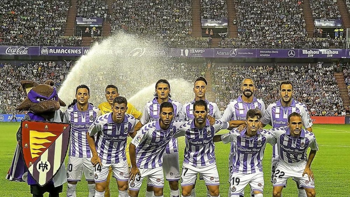 Once del Real Valladolid ante el Barcelona.-MIGUEL ÁNGEL SANTOS
