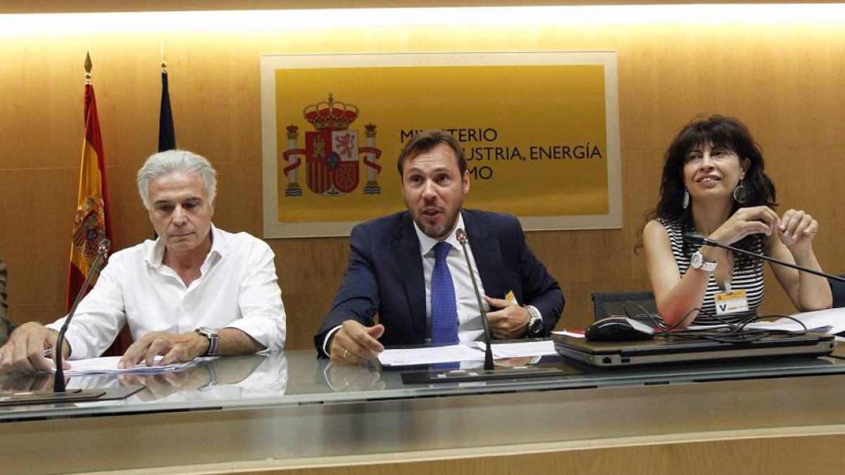 El alcalde de Valladolid, Óscar Puente, en calidad de presidente de la Asociación de Destinos para la promoción del Turismo Gastronómico, junto al presidente de Saborea España, Pedro Larumbe y la concejala de Cultura y Turismo,Ana Redondo, presiden la Cum-ICAL