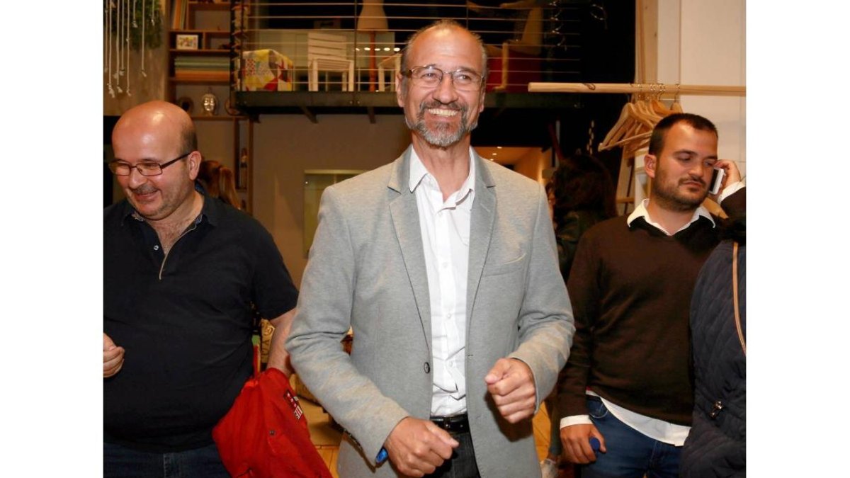 El candidato a la Junta de Ciudadanos, Luis Fuentes, durante el conocimiento de los resultados en las elecciones autonómicas y municipales 2015-Ical