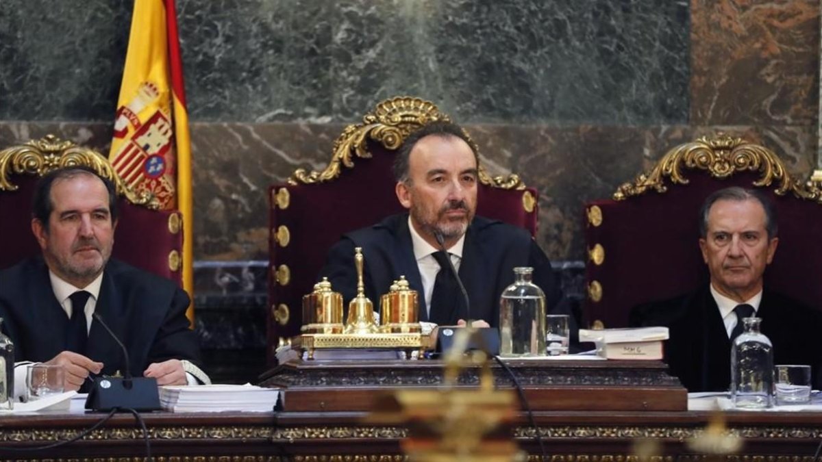 Los tres magistrados del Tribunal Supremo que compusieron la vista del caso Nóos. De izquierda a derecha: Andrés Martínez Arrieta, Manuel Marchena y Miguel Colmenero. /-ÁNGEL DÍAZ (EFE)