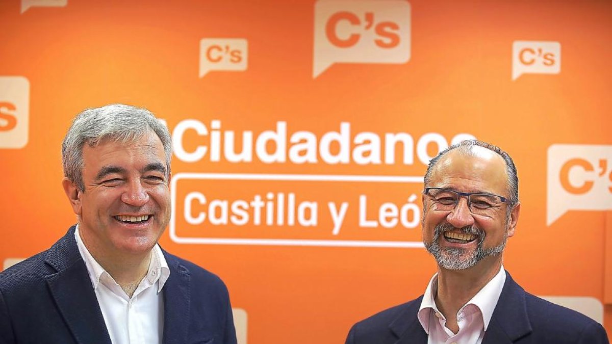 El responsable de Economía, Luis Garicano, con el portavoz en Castilla y Léon, Luis Fuentes.-ICAL