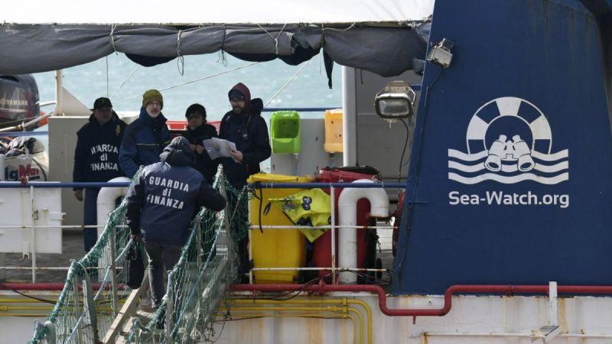 El Sea Watch 3 en el puerto de Catania.-AP