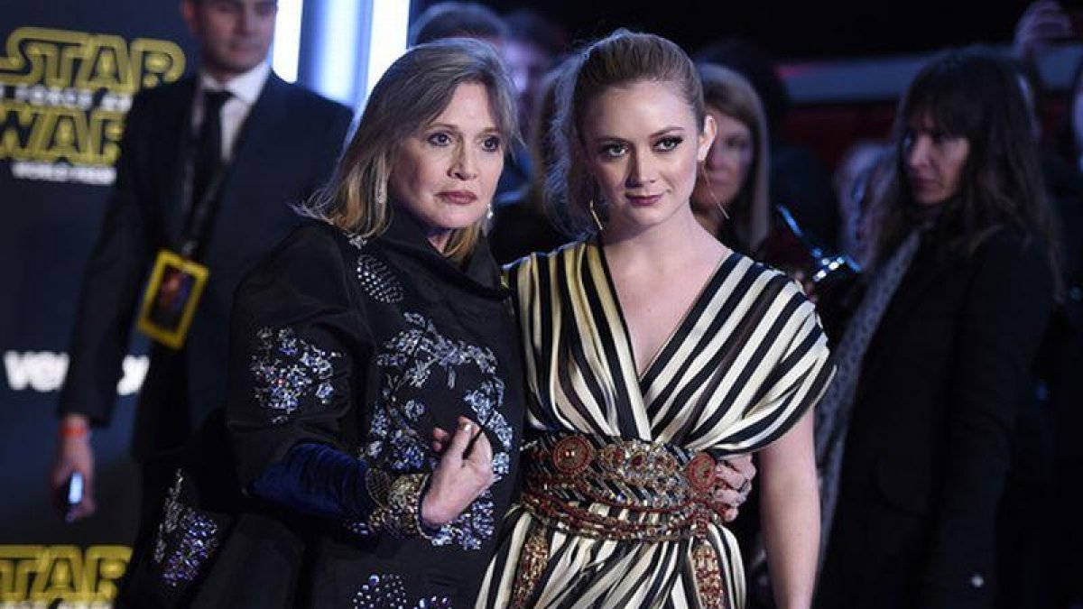 Carrie Fisher con su hija, Billie Lourd, en el estreno de 'Star Wars: El despertar de la fuerza'.-Jordan Strauss/Invision/AP