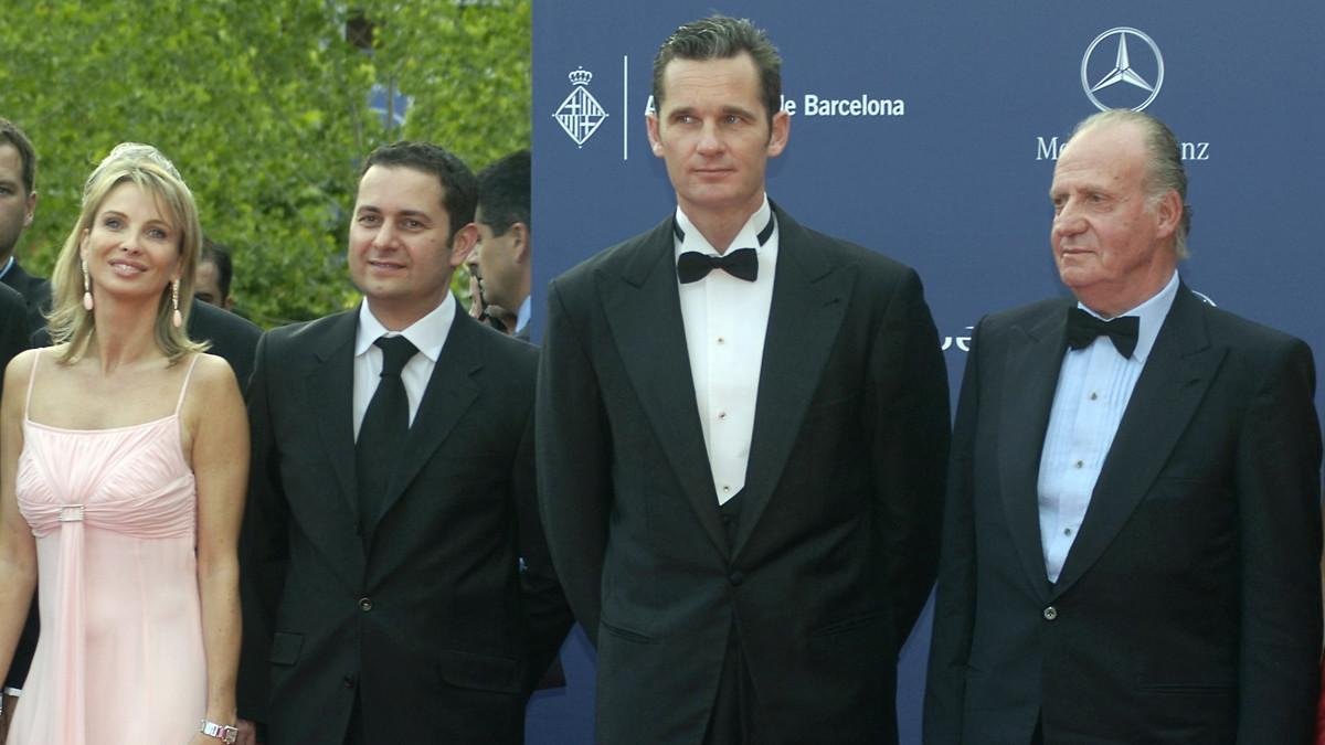 El rey emérito, Juan Carlos I, en una imagen del 2006, junto a su yerno Iñaki Urdangarín y Corinna-GTRESONLINE