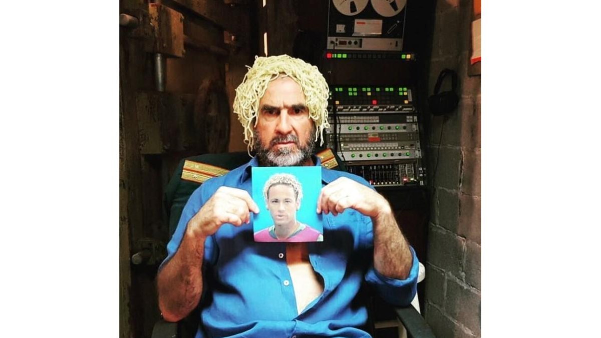 Eric Cantona, exdelantero francés-TWITTER