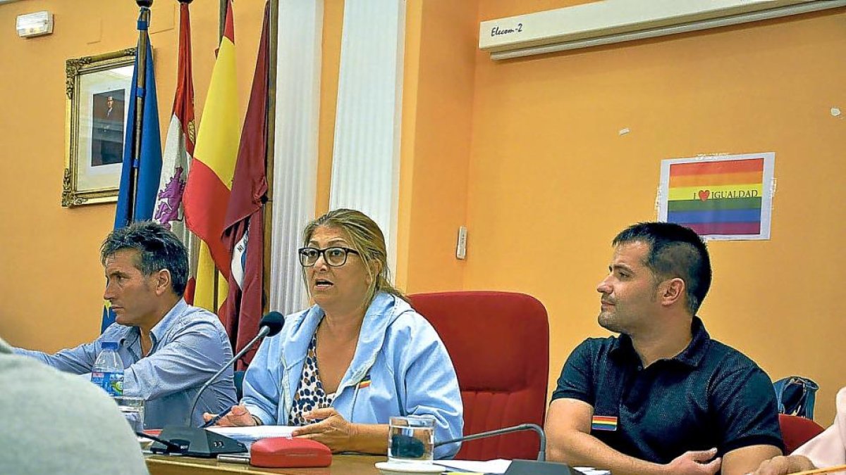 Julián Rodríguez Santiago, Teresa López y Jorge Barrragán ayer, en un momento de la sesión plenaria.-S.G.C.