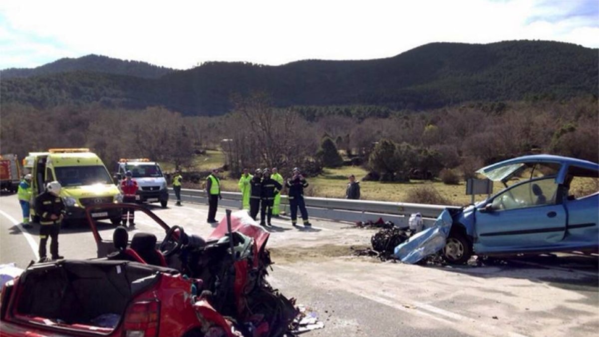 Cinco personas fallecen y otra resulta herida en una colisión entre dos turismos en la N-403, en El Tiemblo (Ávila)-Ical