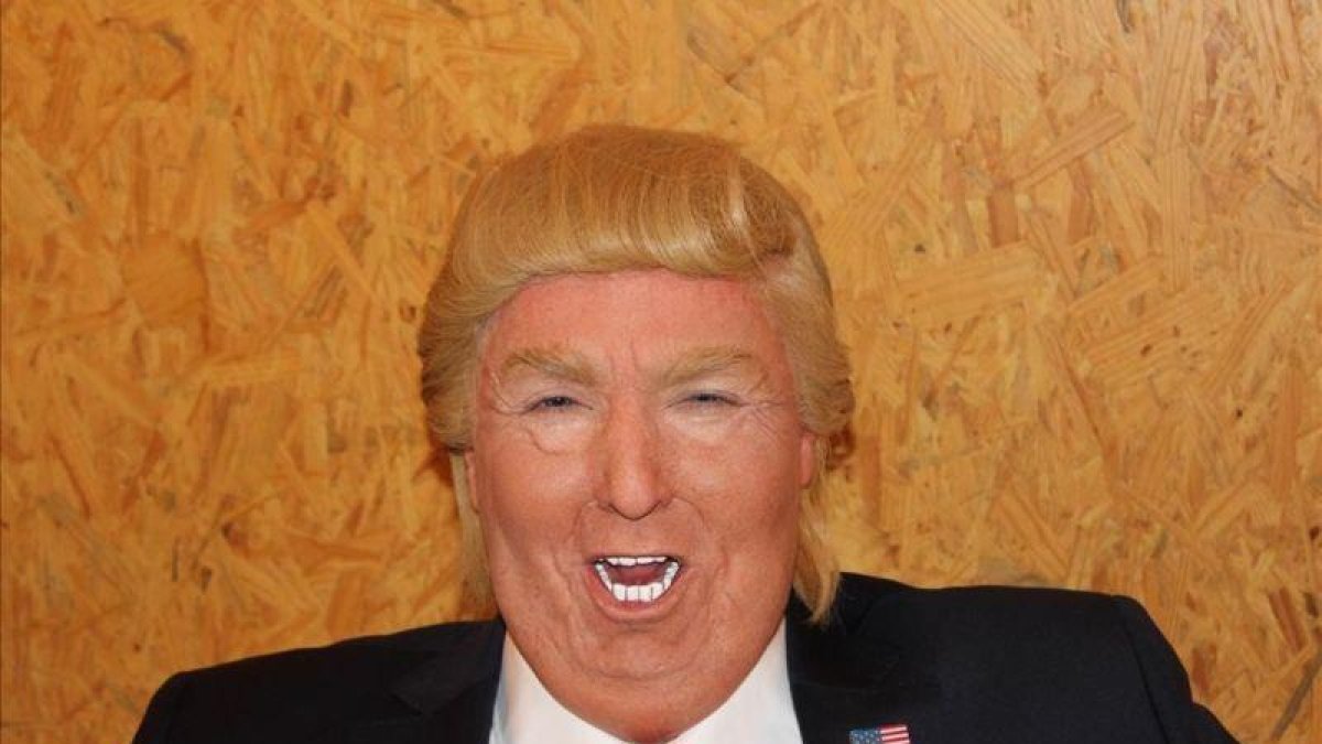 El imitador Raúl Pérez, caracterizado como Donald Trump en el Late motiv de Buenafuente.-LORENA BERLANGA