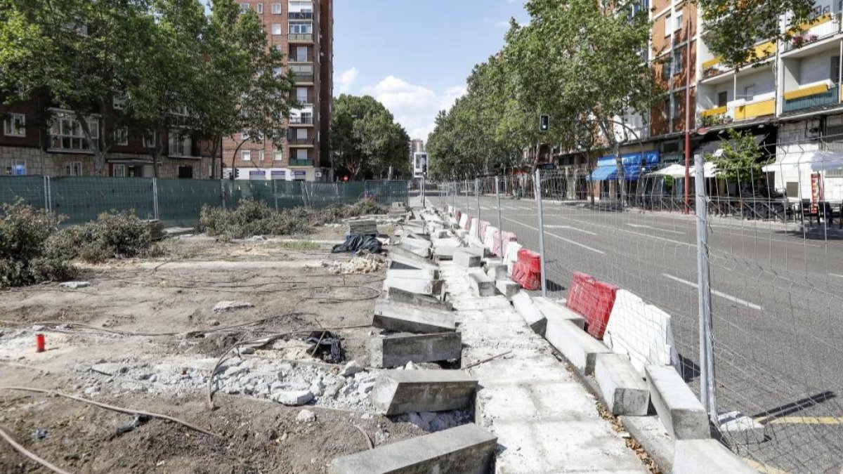 Obras del colector del Paseo Zorrilla, a la altura del Lava. J. M. LOSTAU