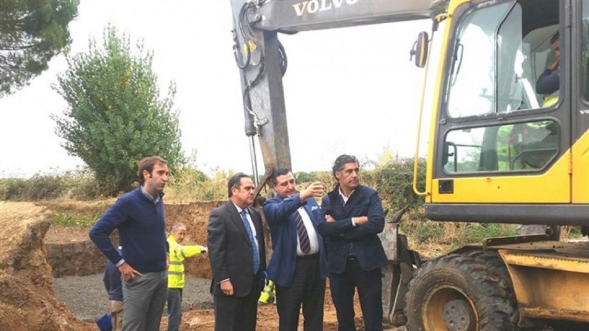 Obras para la realización del carril bici en Simancas.-EUROPA PRESS