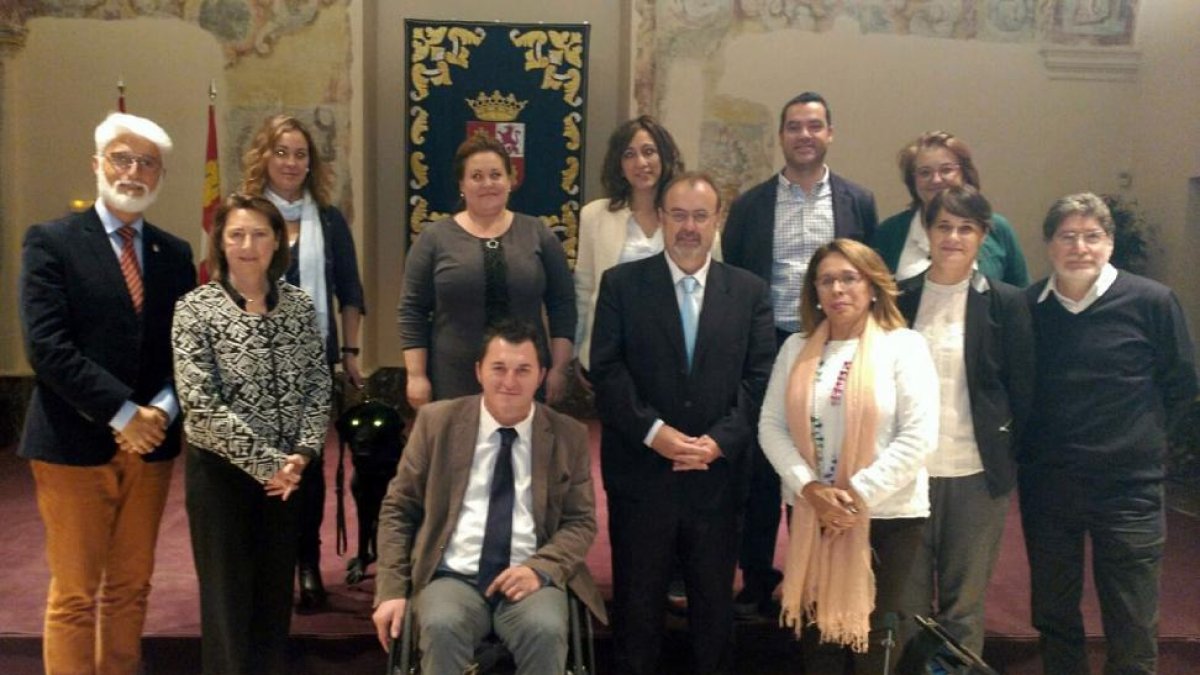 El consejero de Educación, Fernando Rey, se reúne con representantes de la Junta Directiva del Comité Autonómico de Entidades de Representantes de Personas con Discapacidad en Castilla y León (Cermi)-Ical