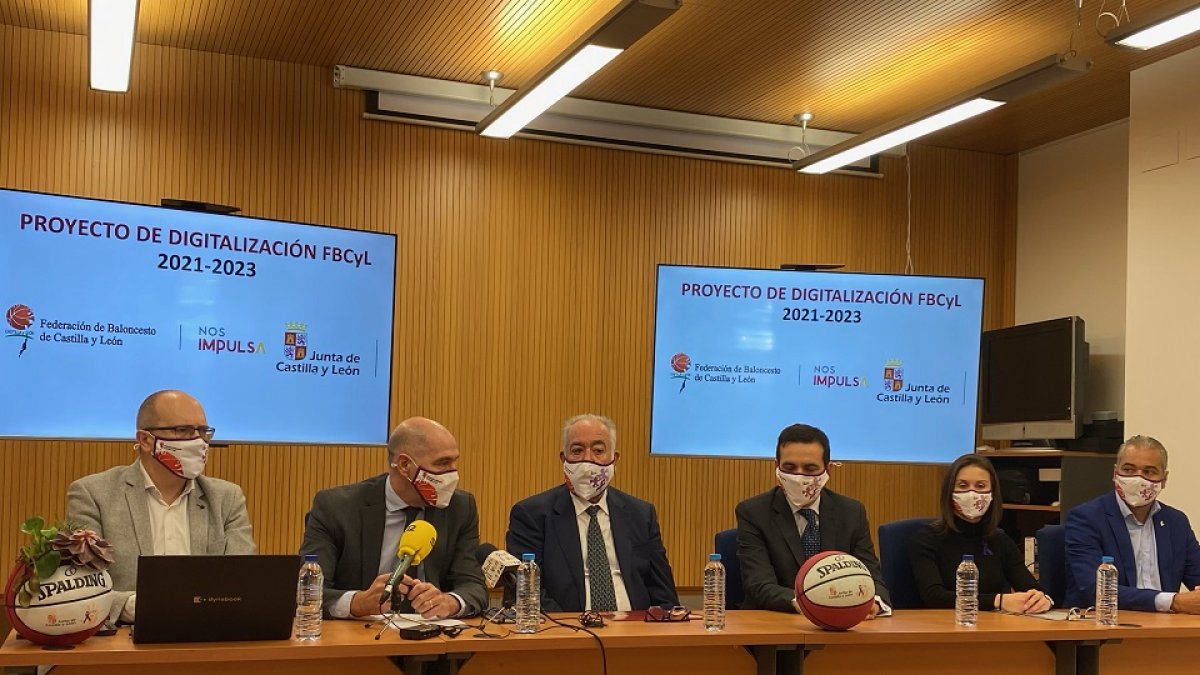 José Alberto Martín Manjarrés, Carlos Martín Tobalina, Óscar Castañeda, Raúl Fernández-Sobrino, María Perino y Daniel Bravo. / G. VELASCO