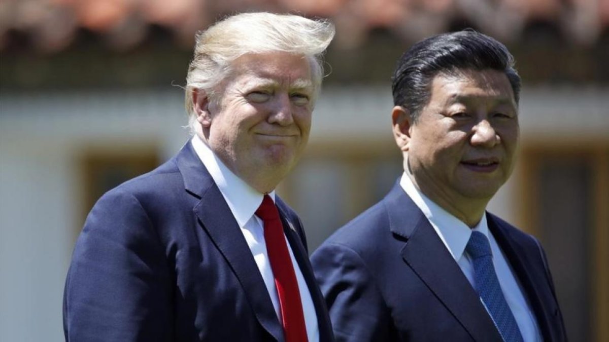 Los presidentes de Estados Unidos y China, Donald Trump y Xi Jinping, en la cumbre del pasado mes de abril en Florida.-AP / ALEX BRAND