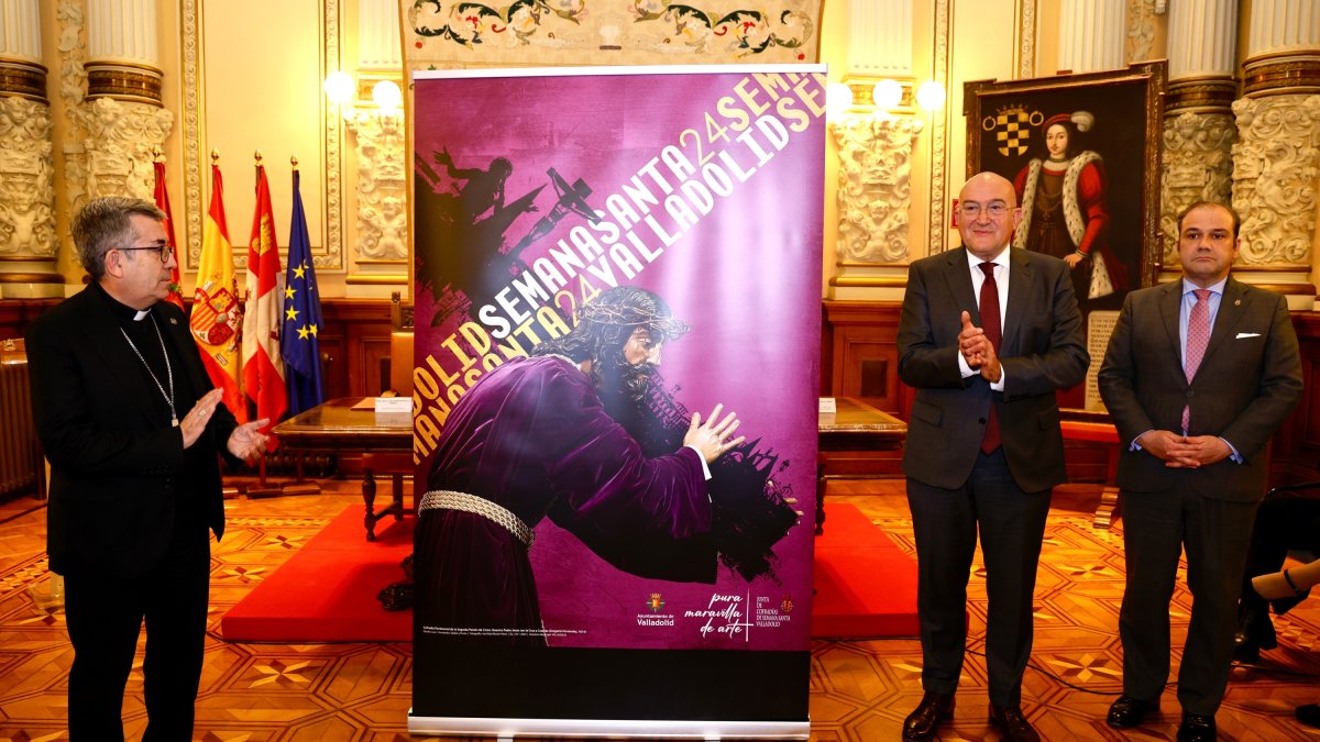 Argüello, Carnero y Miguel Vegas presentación del cartel de Semana Santa. E.M.