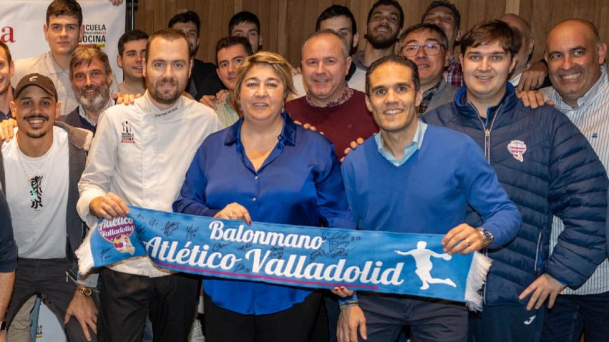 Mario Arranz, con la bufanda a la derecha.