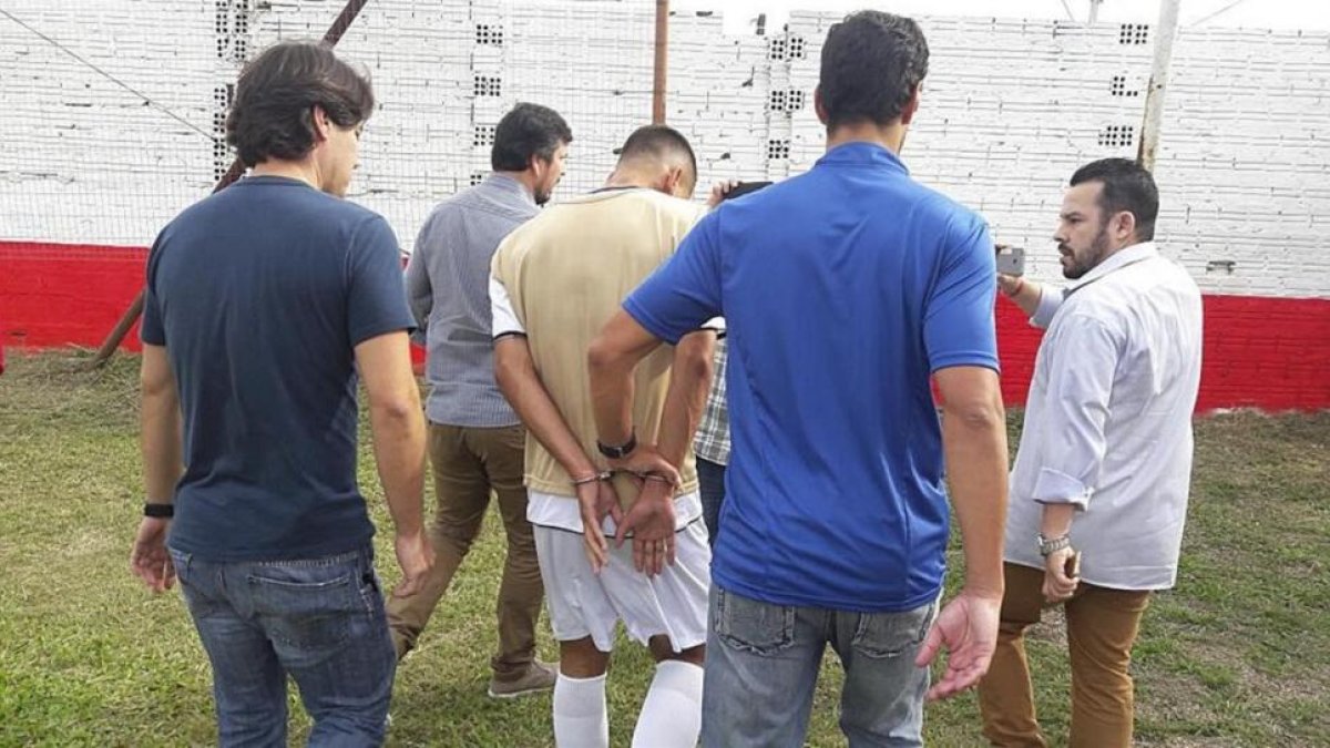 Fotografia cedida por la Policia Civil de Rio Grande Do Sul del jugador de futbol brasileno Marlon Natanael de Lima Alexandre en el momento en el que es arrestado.-EFE