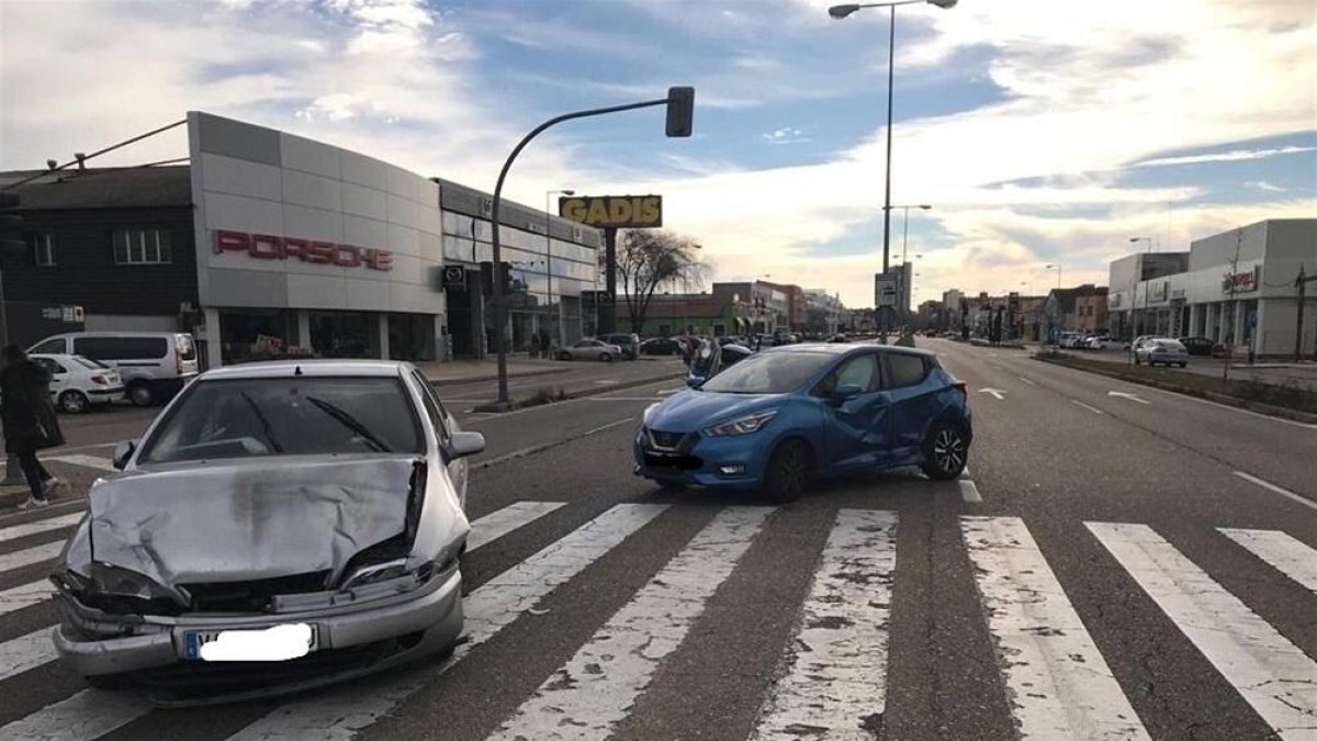 Colisión entre dos turismos en Valladolid.-EUROPA PRESS