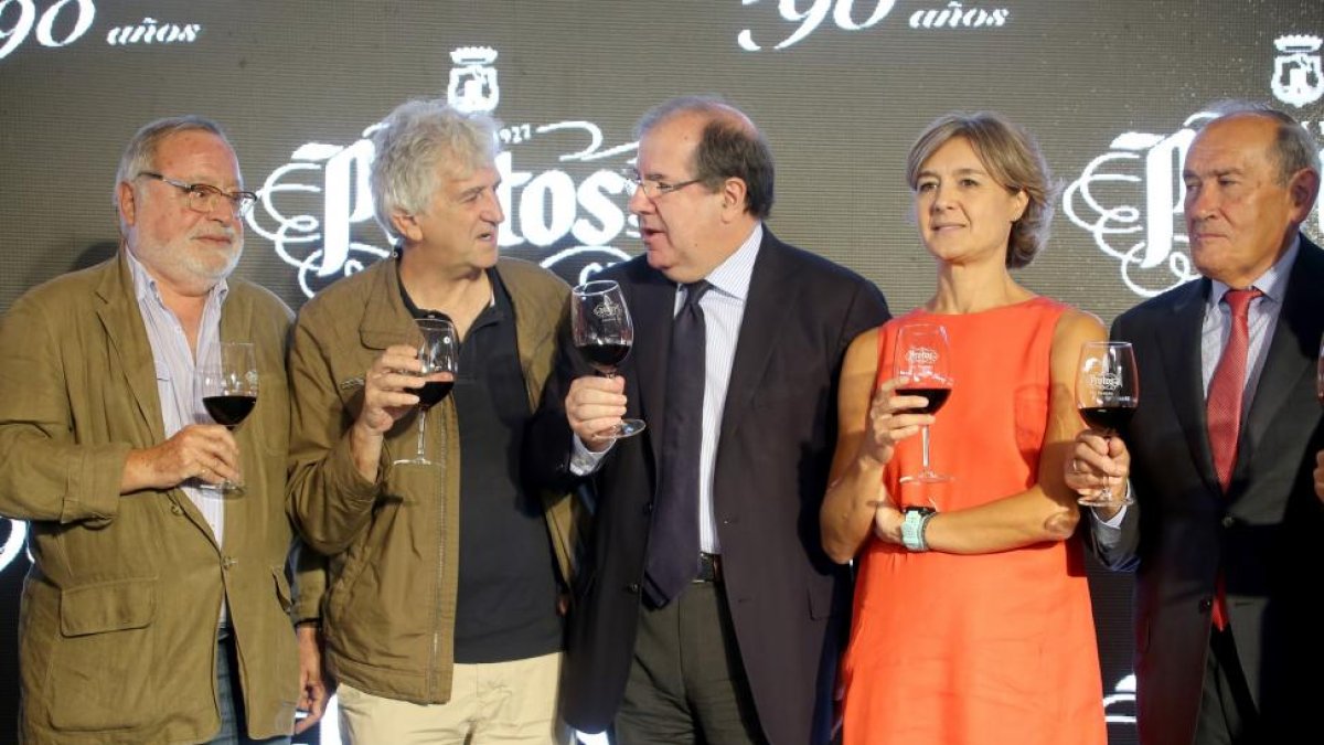 Fernando Savater, Juan Luis Arsuaga, Juan Vicente Herrera, Isabel García Tejerina y Edmundo Bayón.-ICAL
