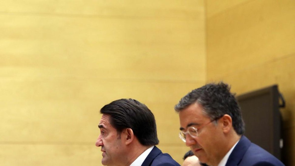 El consejero de Fomento y Medio Ambiente, Juan Carlos Suárez-Quiñones, inaugura la jornada sobre las Nuevas Agendas Urbanas sobre el futuro del urbanismo en Castilla y León.-ICAL