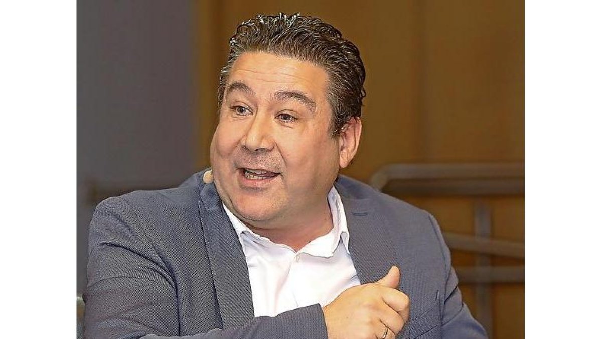 Luis Mariano Santos.-J. M. LOSTAU