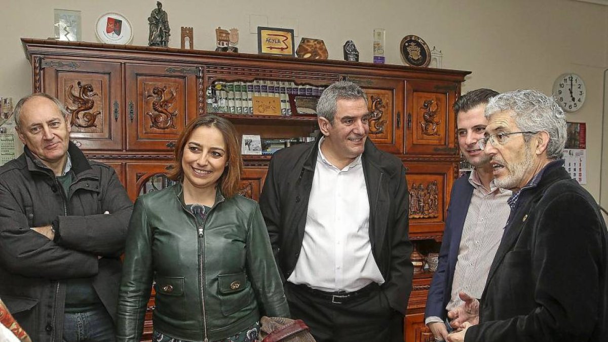 Isaac Guerrero;la candidata del PSOEa la Alcaldía de Palencia, Miriam Andrés, Julio Villarrubia. Luis Tudanca y el alcalde de Saldaña, Miguel Nozal-Ical
