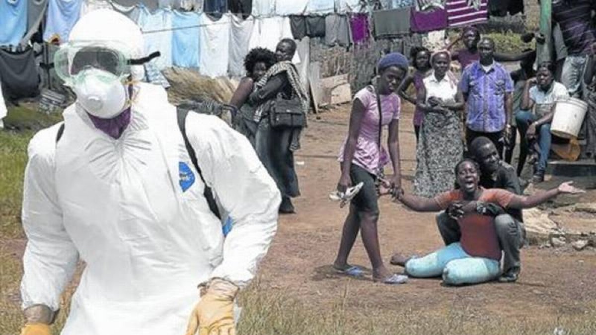 Una mujer se lamenta tras conocer que su marido ha muerto a causa del ébola, en Liberia, en octubre pasado.-Foto:  AFP / PASCAL GUYOT