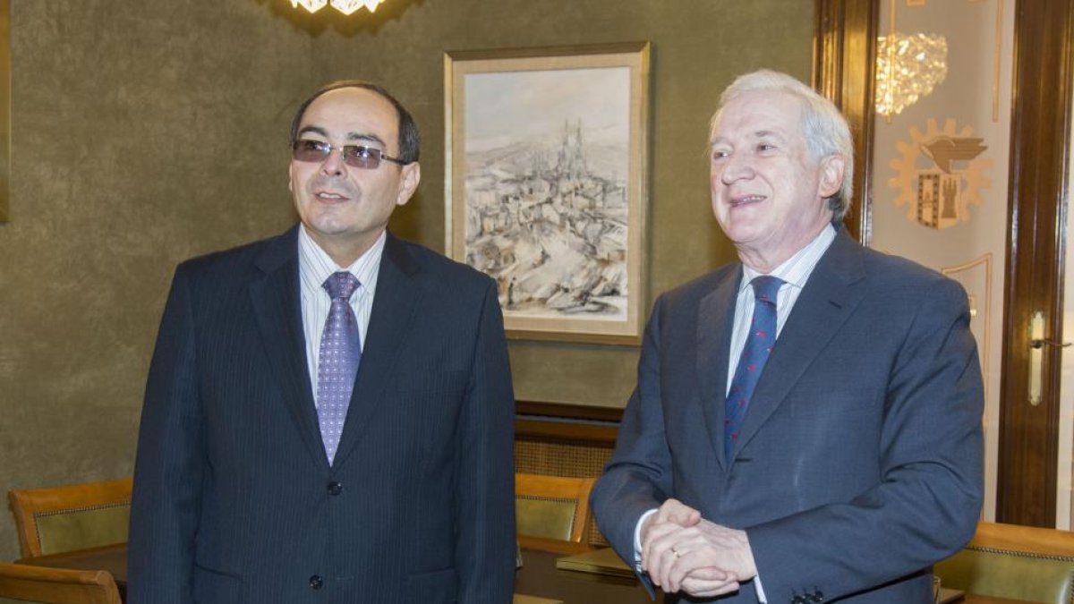 El embajador de la República de Paraguay en España, Antonio Rivas Palacios, realiza una visita protocolaria al presidente de la Cámara de Comercio de Burgos, Antonio Méndez Pozo-ICAL