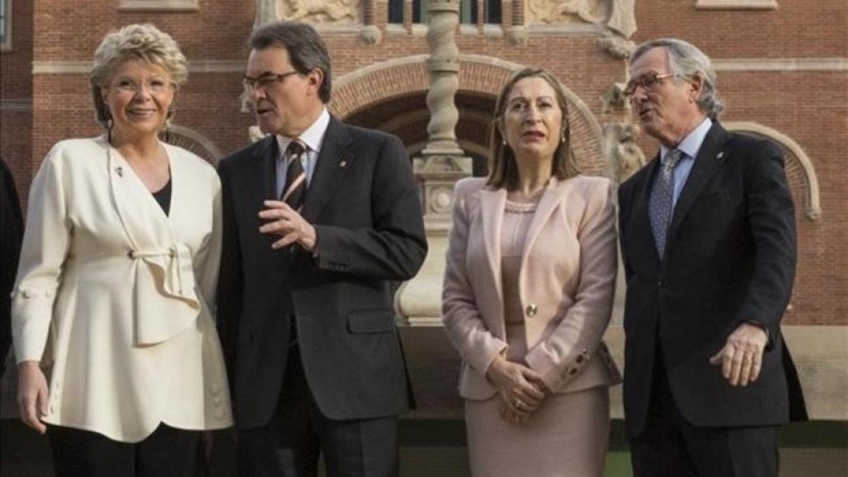 La exvicepresidenta de la Comisión Europea, Viviane Reding; el expresident de la Generalitat, Artur Mas; la presidenta del Congreso, Ana Pastor; y el exalcalde de Barcelona, Xavier Trias.-