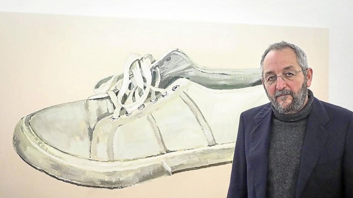 Ignacio Pérez-Jofre junto a alguna de sus obras en La Gran.-M. A. SANTOS (PHOTOGENIC)