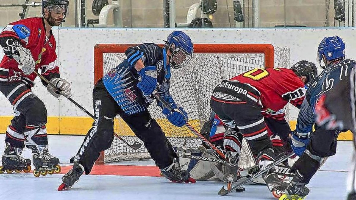 CPLV y Espanya, en uno de los partidos del playoff de la pasada Liga.-EM