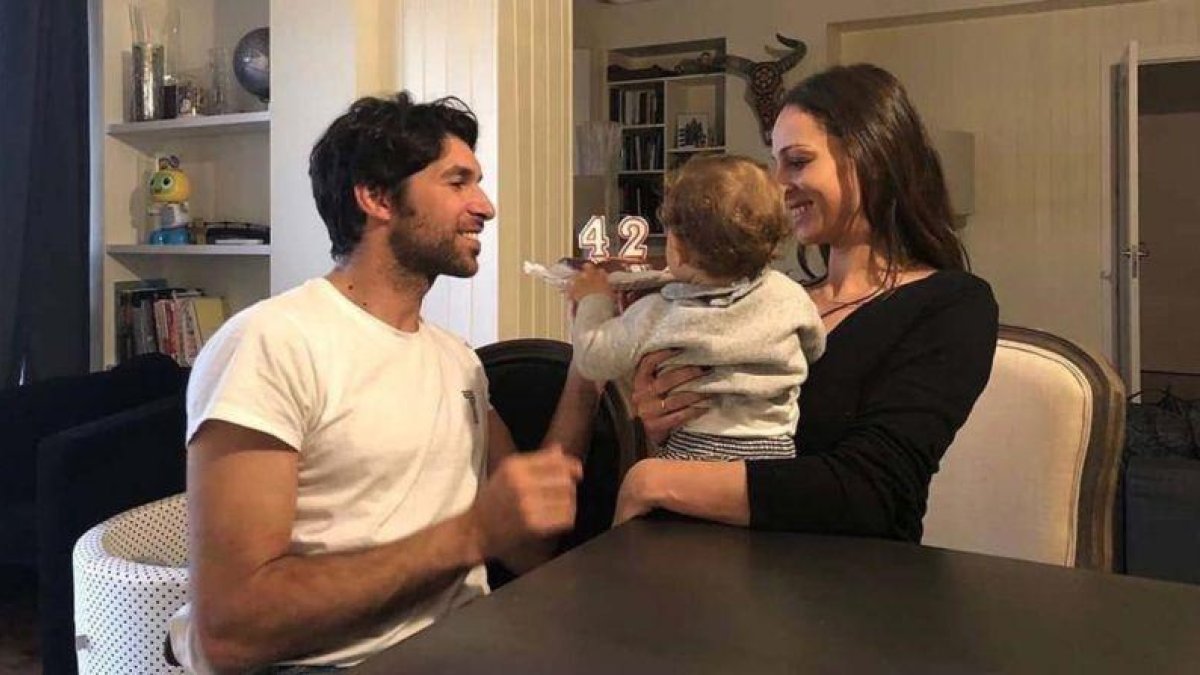 Cayetano Rivera posa junto a su mujer, Eva González y su hijo, el pequeño Cayetano.-INSTAGRAM