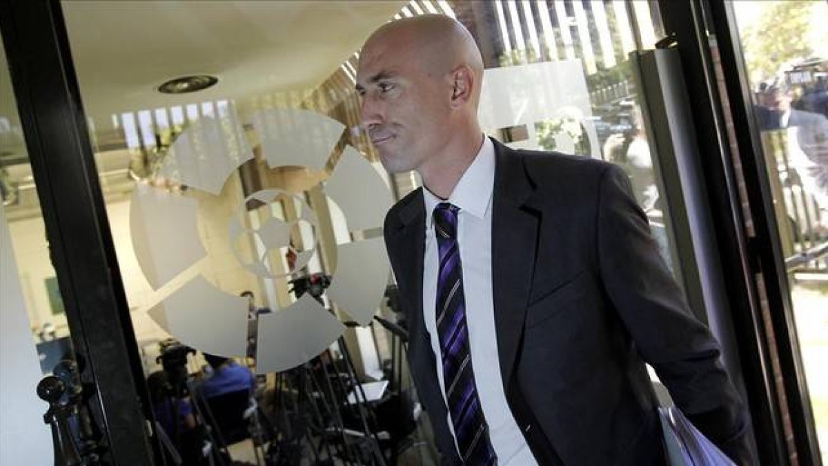 Luis Rubiales, presidente de la AFE a la entrada a la sede de la LFP.-JOSÉ LUIS ROCA