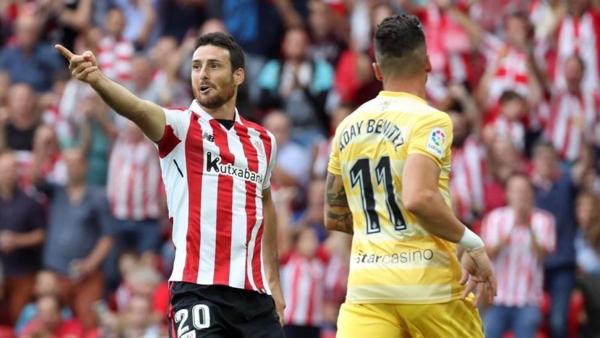 Aritz Aduriz celebra su gol al Girona en san Mamés ante Aday-EFE