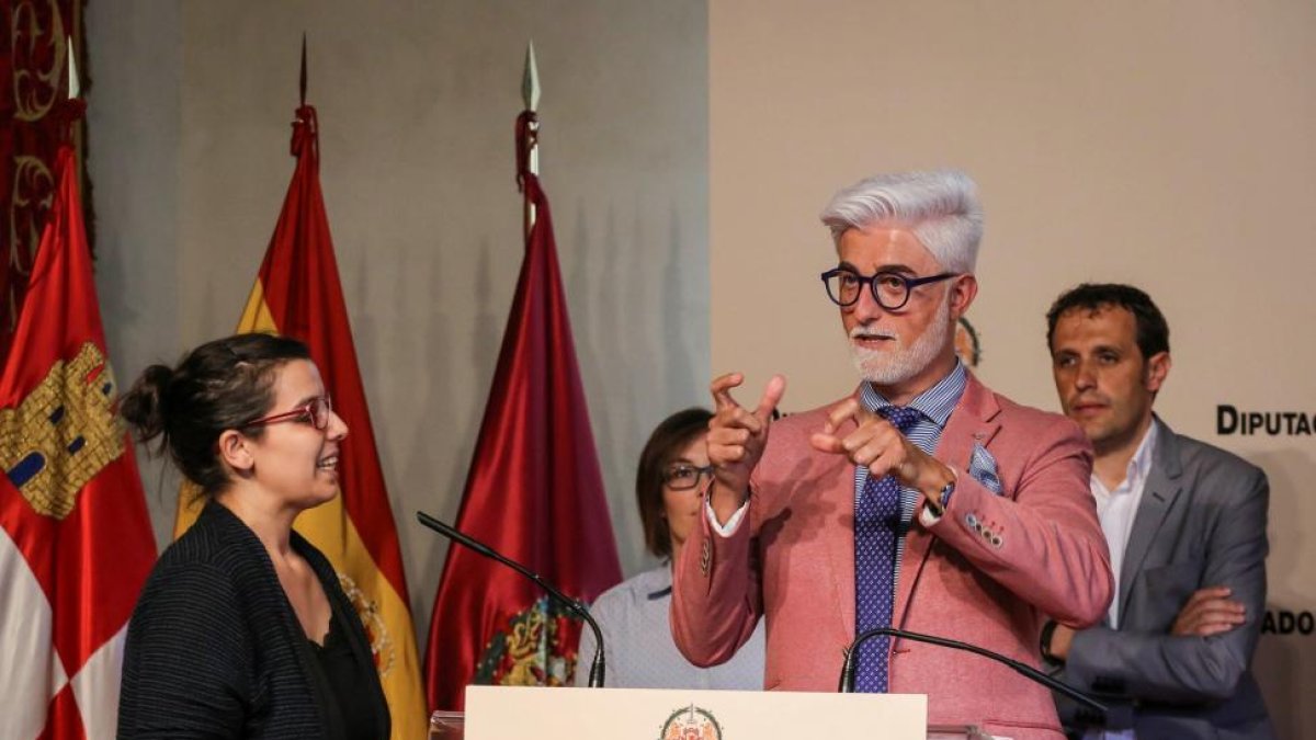 El presidente de la Federación Regional de Sordos, Luis Miguel Jiménez, durante la presentación Día Nacional de las Lenguas de Signos Españolas-ICAL