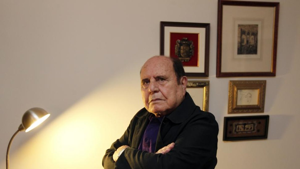 El escritor, Luis López Álvarez han obtenido el Premio Castilla y León de las Letras ex aequo, en su edición correspondiente a 2015.-ICAL