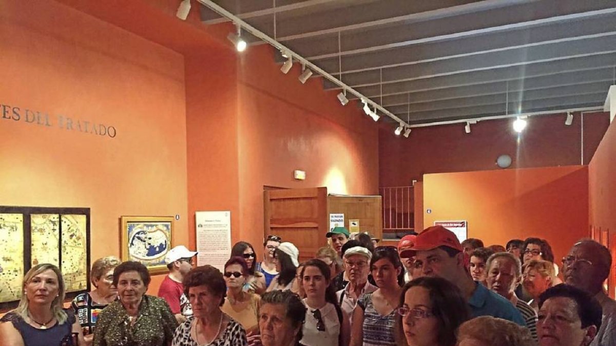 Un grupo de asistentes visita las Casas del Tratado de Tordesillas durante el II Encuentro impulsado por Coceder.-El Mundo