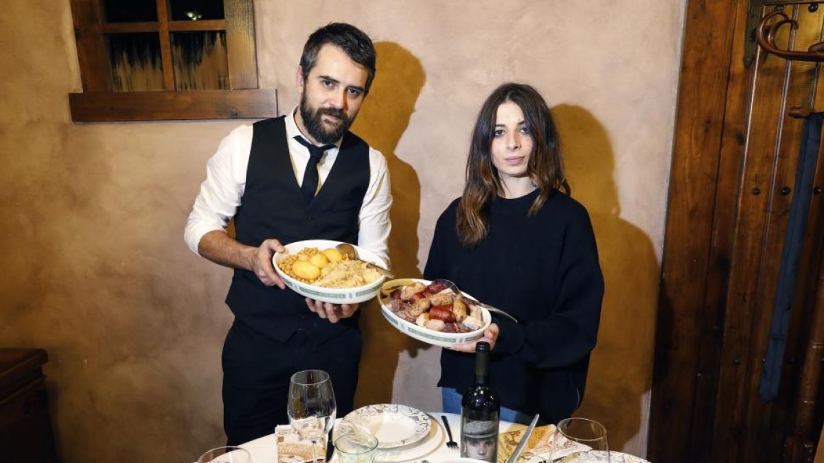 David y Yésica, segunda generación de la Casa Maragata, de Astorga.-